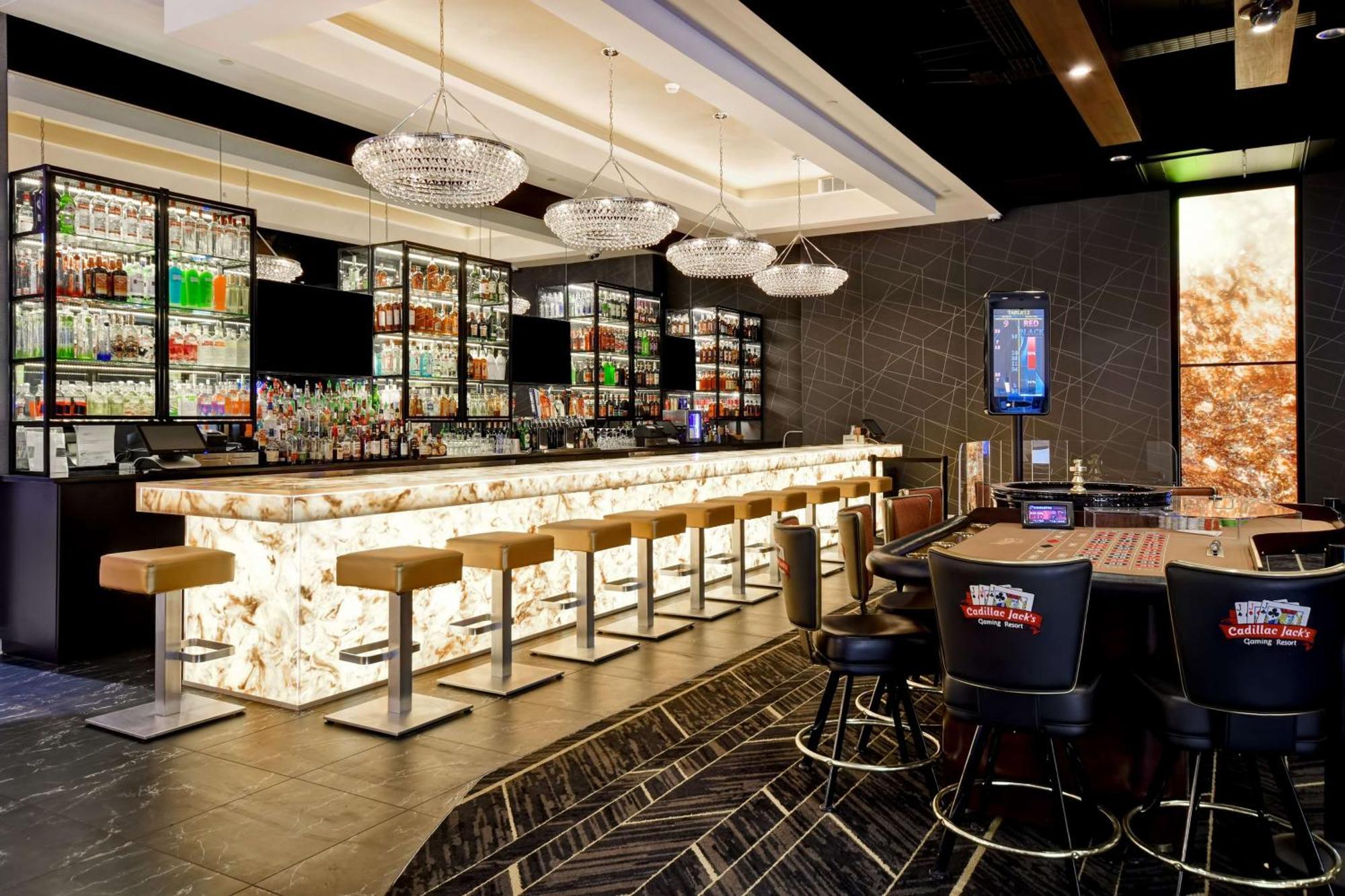 Doubletree By Hilton Deadwood At Cadillac Jack'S Kültér fotó