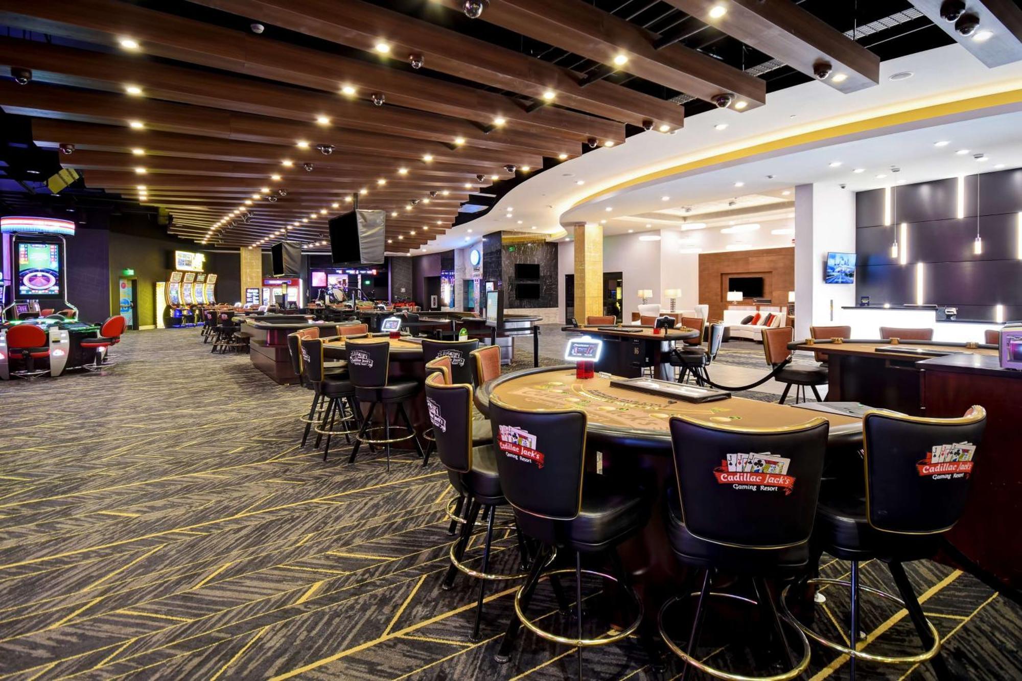 Doubletree By Hilton Deadwood At Cadillac Jack'S Kültér fotó