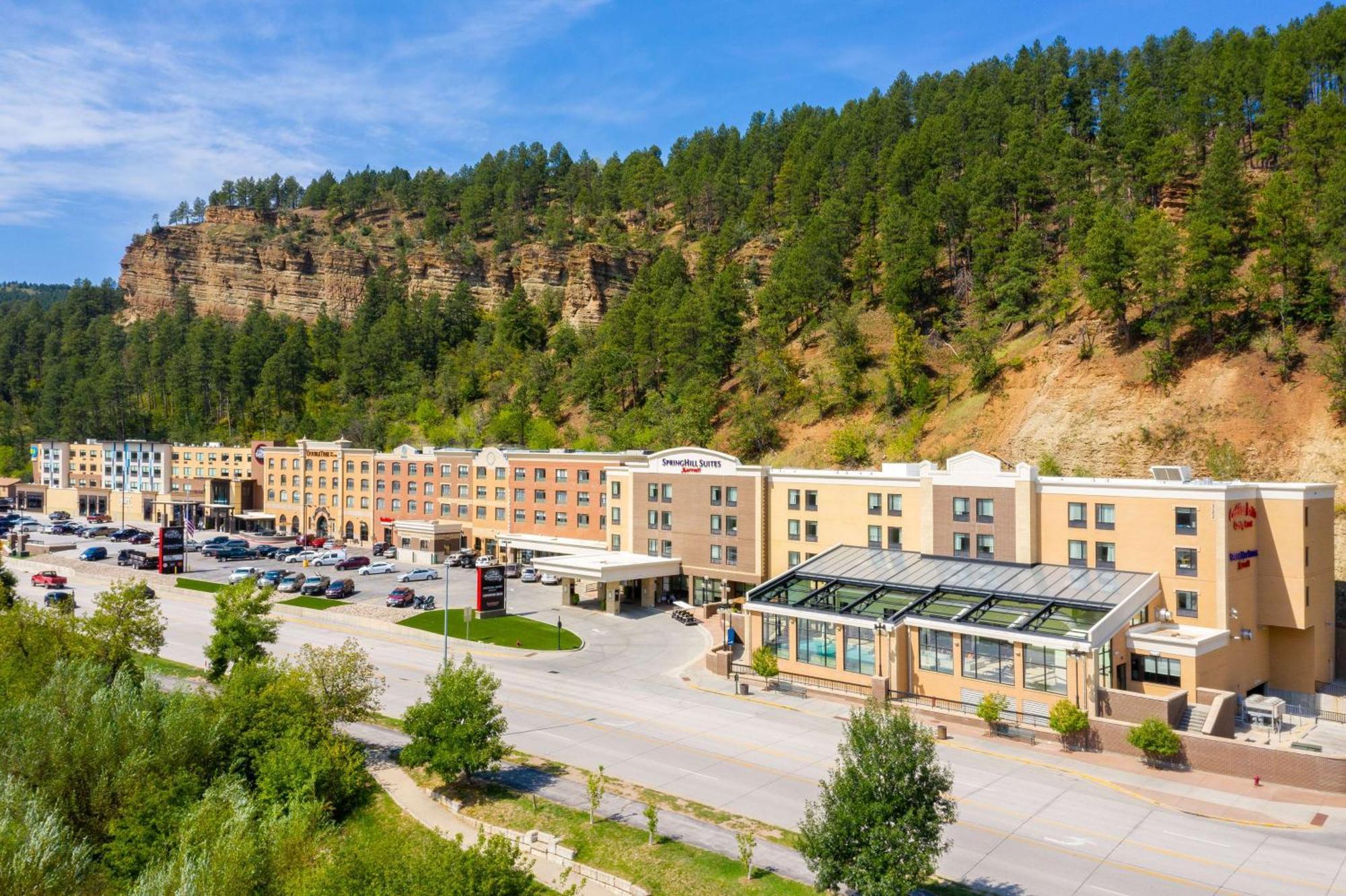 Doubletree By Hilton Deadwood At Cadillac Jack'S Kültér fotó